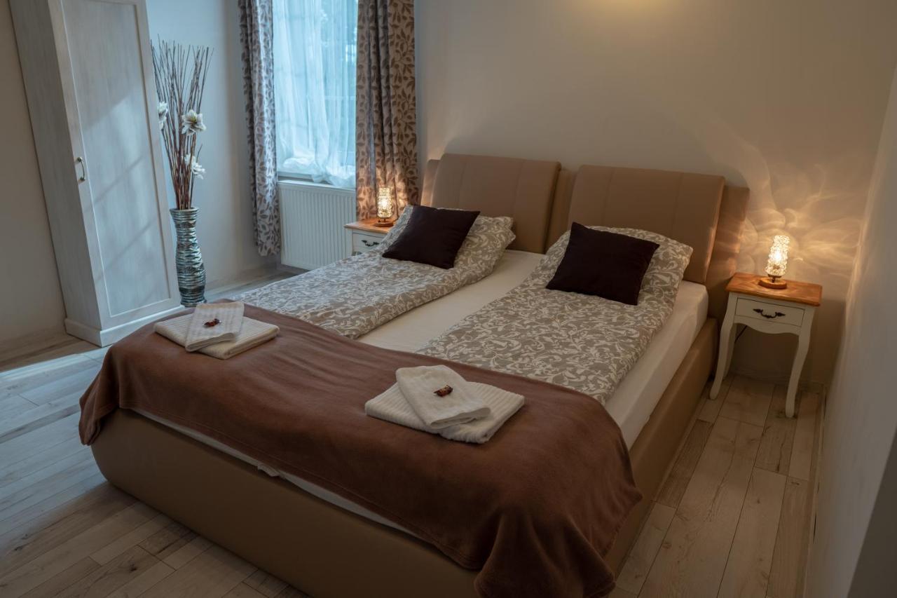 Bed and Breakfast F57 - Franko Csaladi Panzio à Balatonlelle Extérieur photo