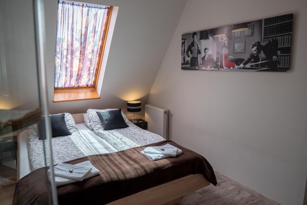 Bed and Breakfast F57 - Franko Csaladi Panzio à Balatonlelle Extérieur photo