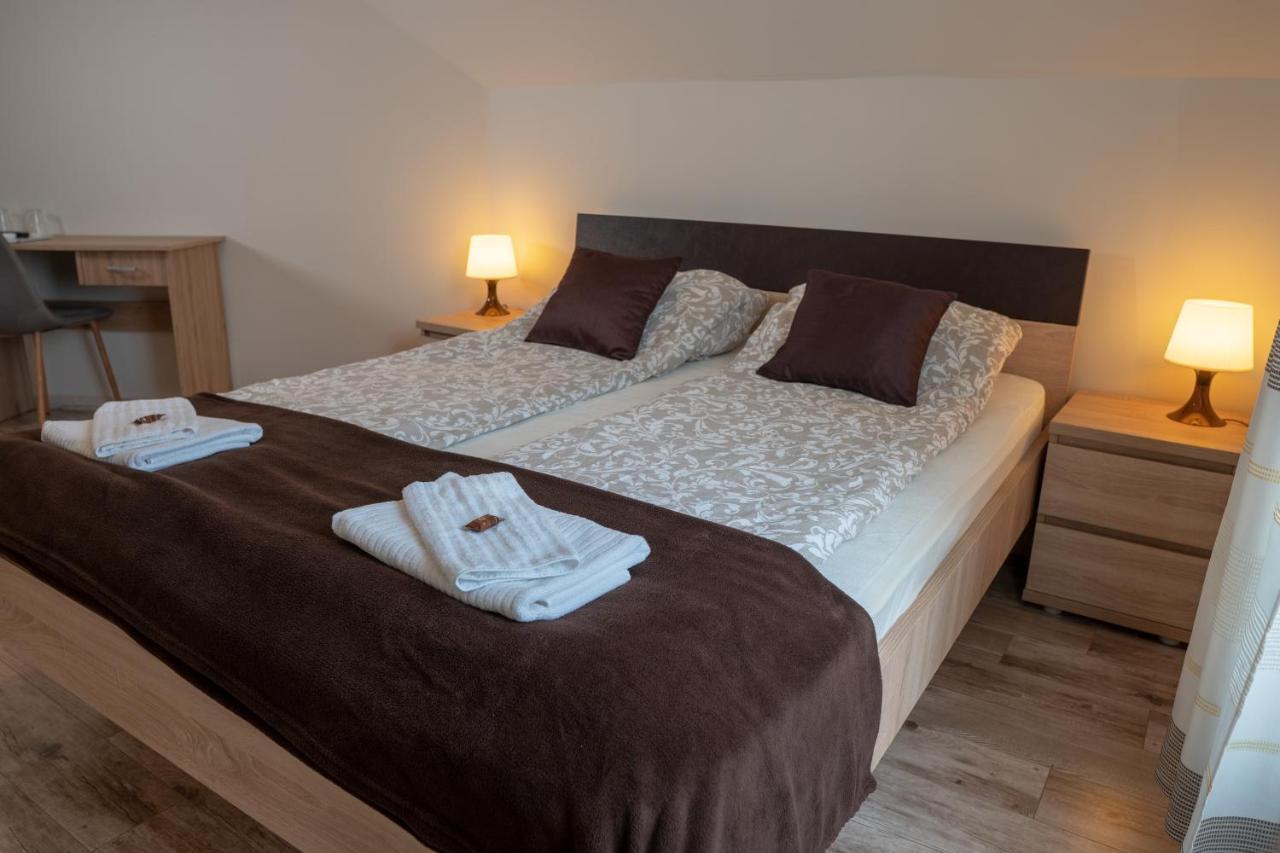 Bed and Breakfast F57 - Franko Csaladi Panzio à Balatonlelle Extérieur photo