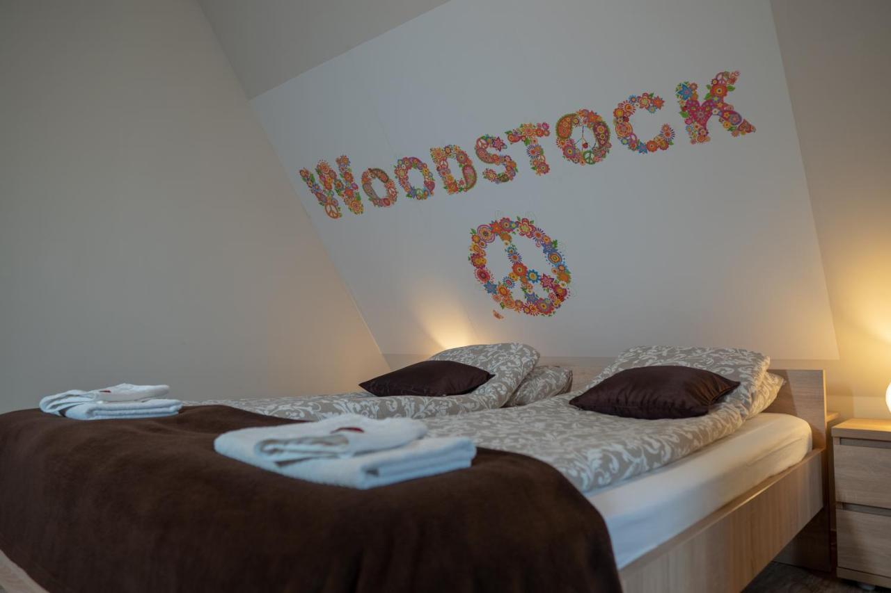 Bed and Breakfast F57 - Franko Csaladi Panzio à Balatonlelle Extérieur photo
