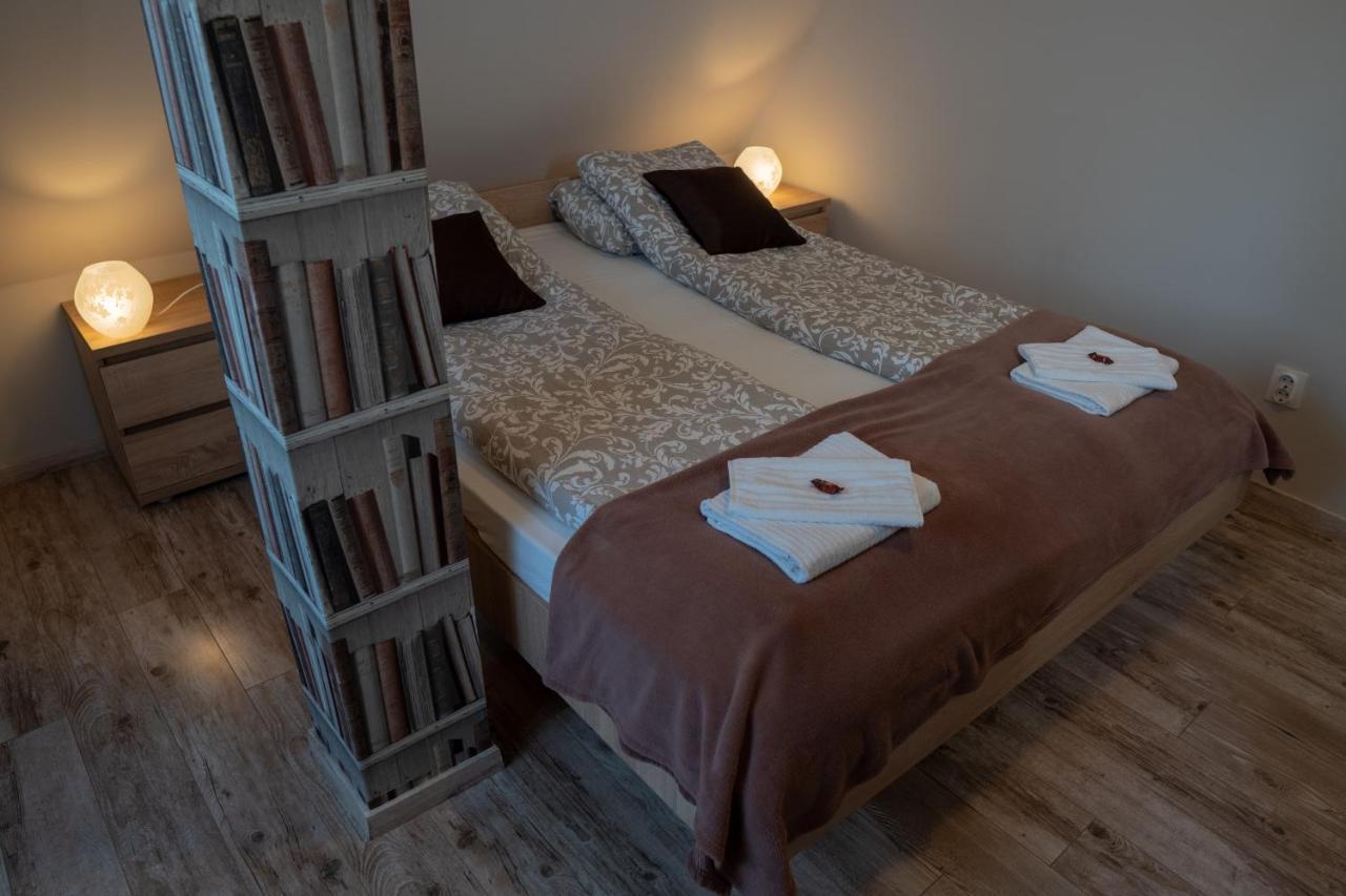 Bed and Breakfast F57 - Franko Csaladi Panzio à Balatonlelle Extérieur photo