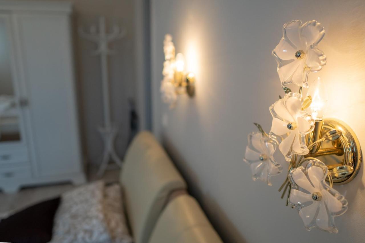 Bed and Breakfast F57 - Franko Csaladi Panzio à Balatonlelle Extérieur photo